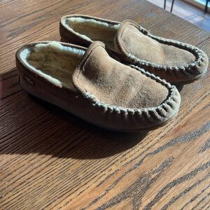 L.L. Bean wicked Brown Suede Moccasin Slippers